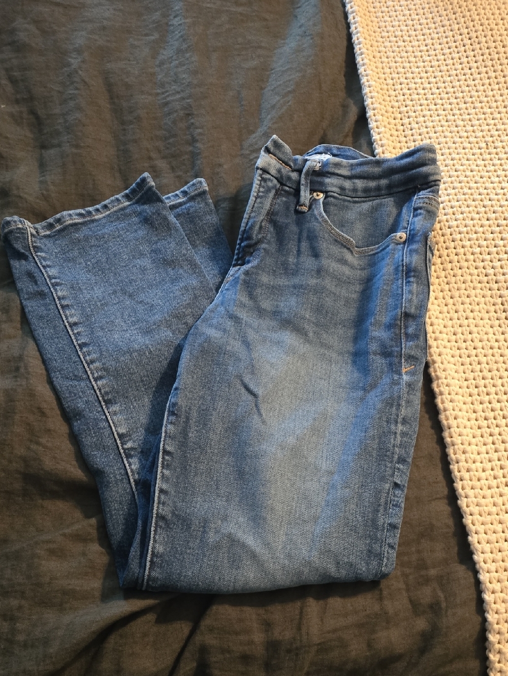 Good American Petite Straight Jeans in Medium Blue Denim
